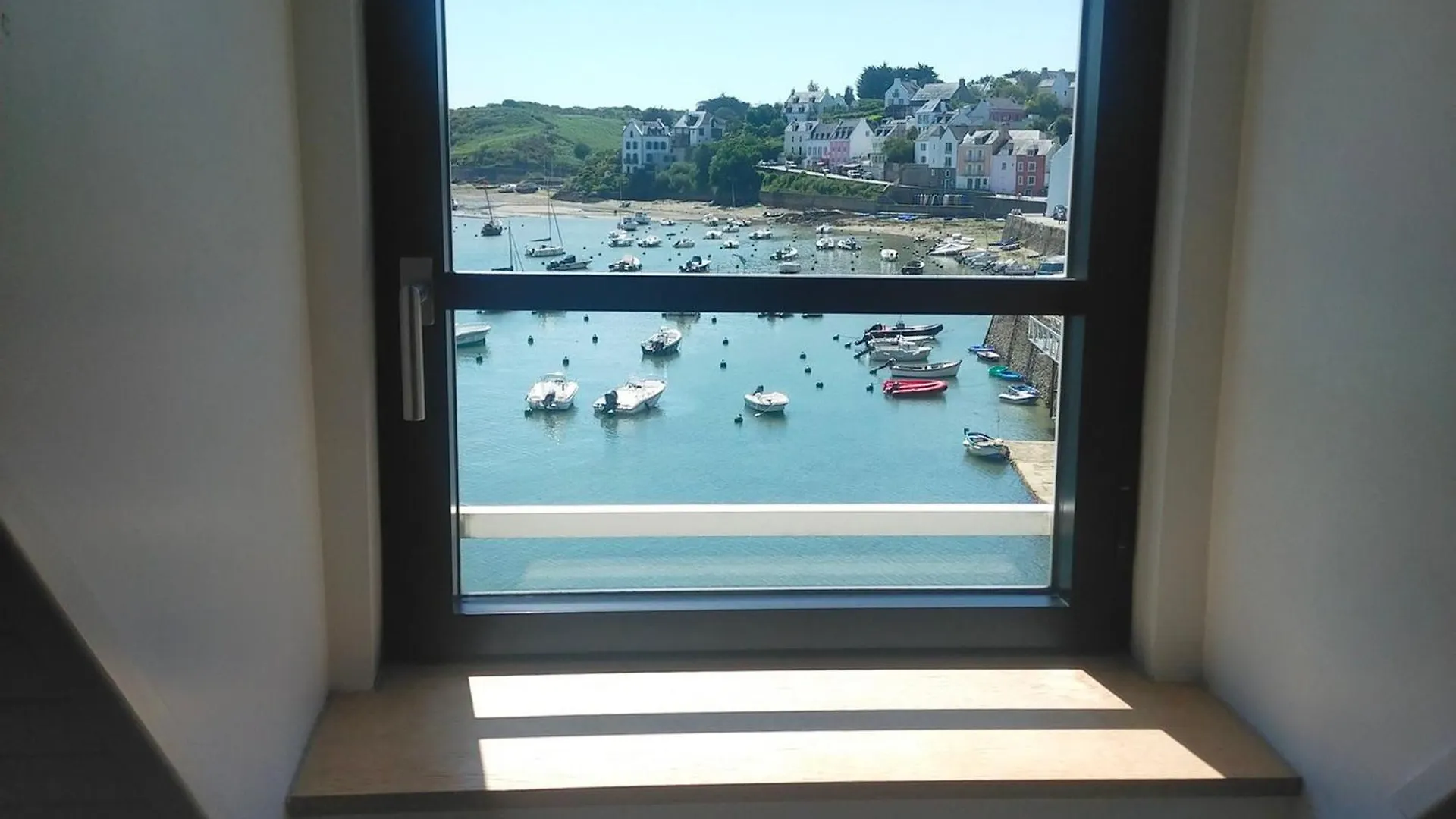 Confort Moderne A Sauzon Avec Vue Sur Port, Accessible Pmr, Wifi, Linge Inclus - Fr-1-418-184 0*,  フランス